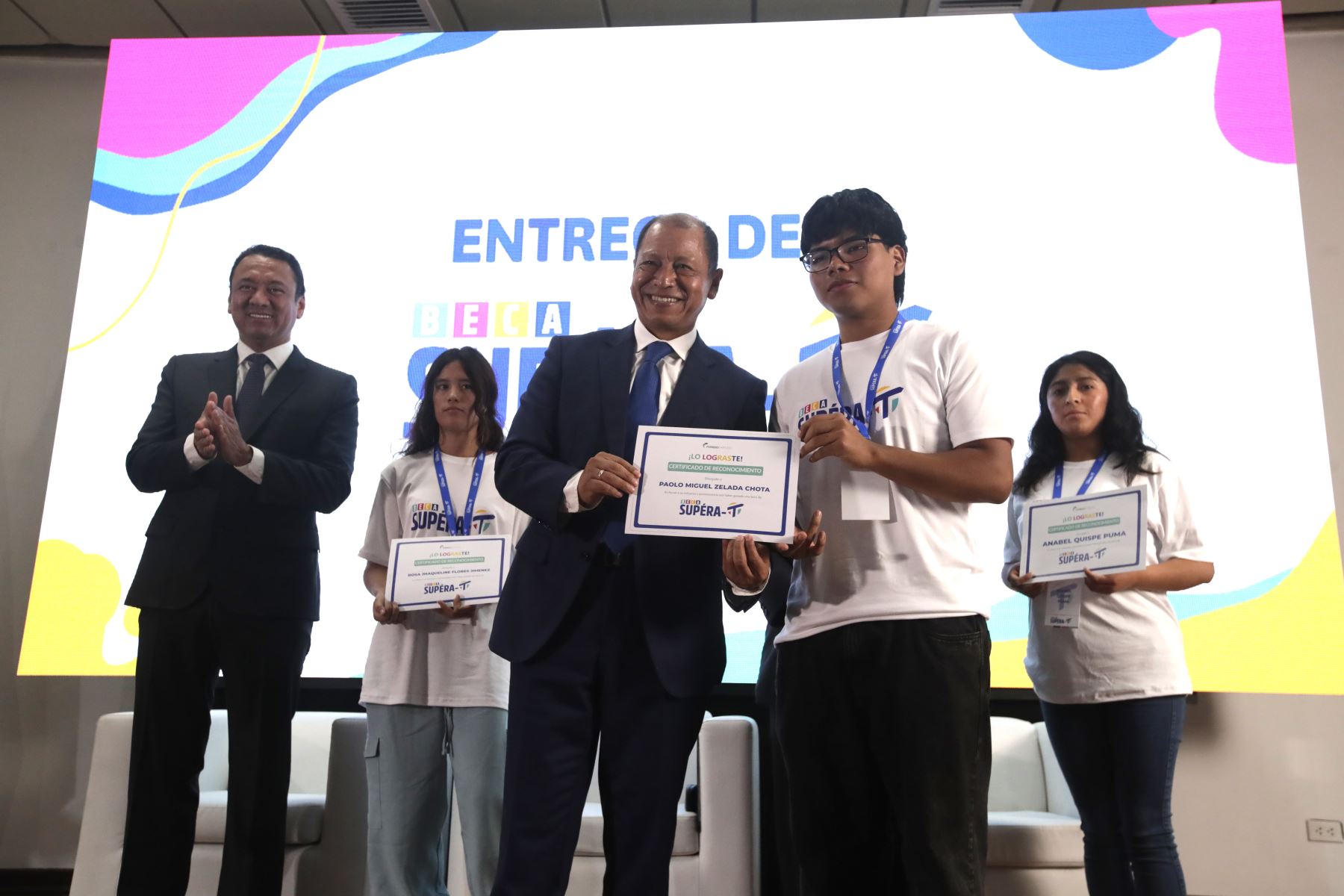 Ministros de los sectores Trabajo y Desarrollo Agrario participan en la  ceremonia de beca SUPÉRA-T del FONDOEMPLEO| Galería Fotográfica | Agencia  Peruana de Noticias Andina