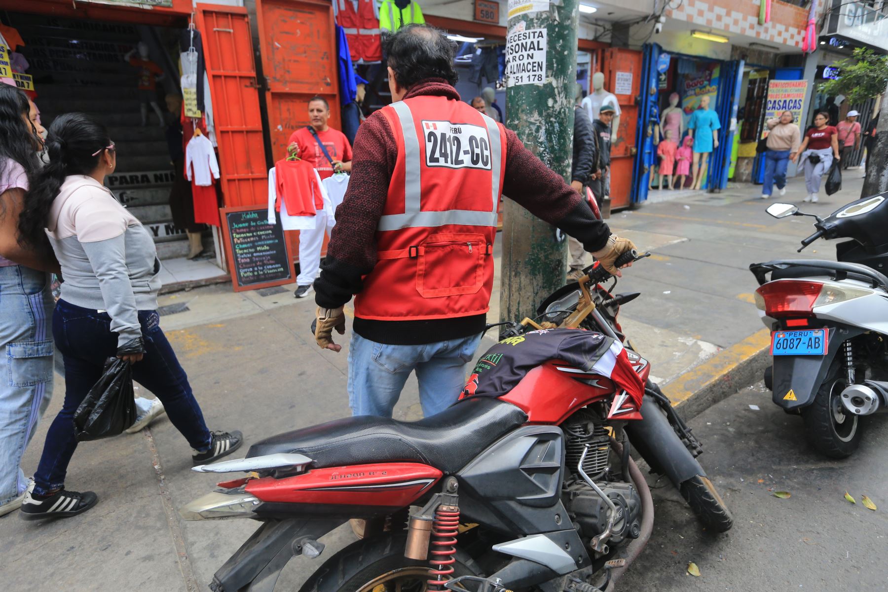 Motociclistas de Lima obligados a usar casco certificado y chalecos desde este jueves 22. FOTO:ANDINA/Hector Vinces.