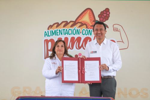Presidenta Dina Boluarte participa en promulgación de ley que promueve la quinua y otros granos andinos