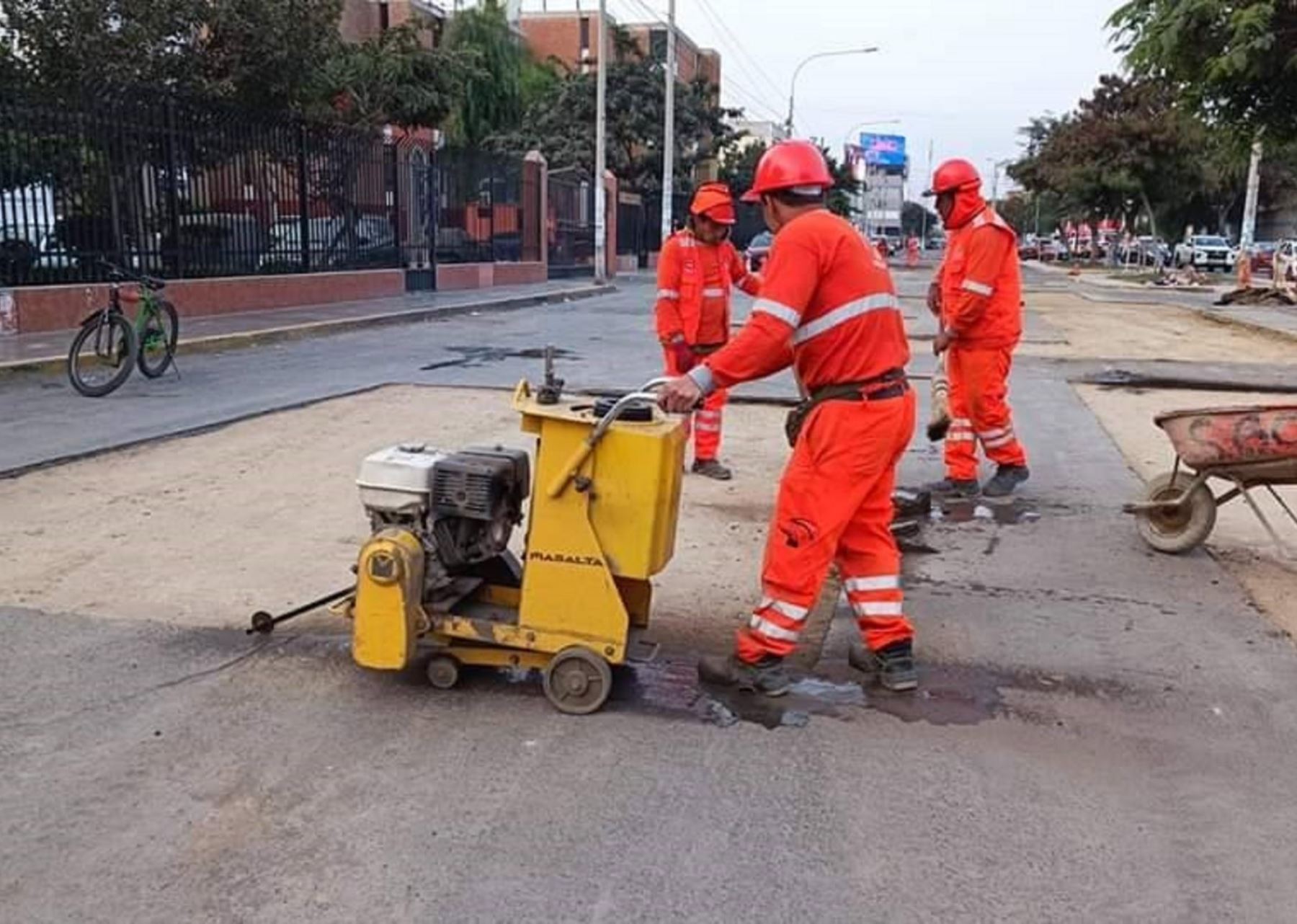 Proyectos de mejoramiento de pistas y veredas de diversas calles de la ciudad de Trujillo demandarían una inversión de más de S/ 15 millones, afirmó el alcalde provincial, Mario Reyna. ANDINA/Difusión