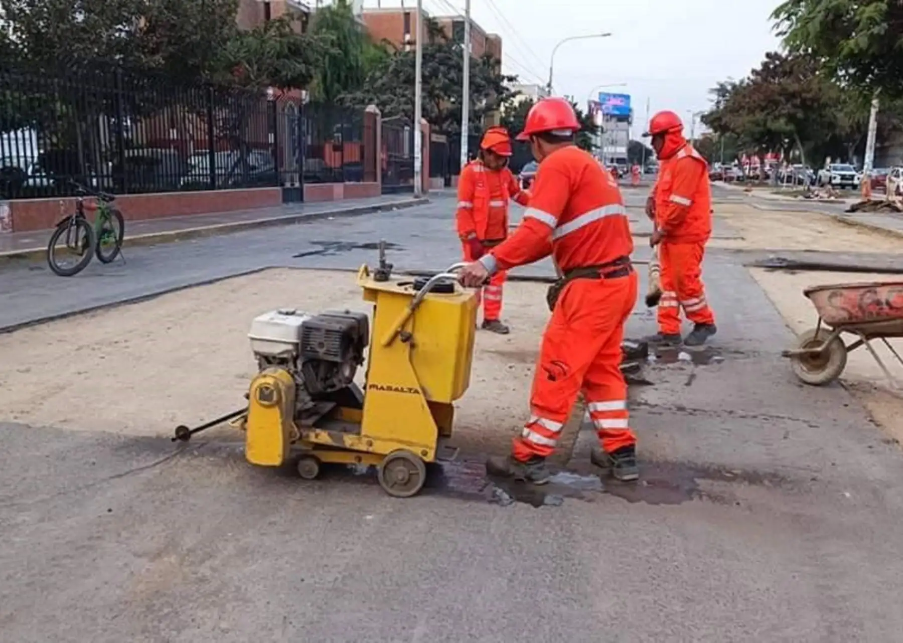 Proyectos de mejoramiento de pistas y veredas de diversas calles de la ciudad de Trujillo demandarían una inversión de más de S/ 15 millones, afirmó el alcalde provincial, Mario Reyna. ANDINA/Difusión