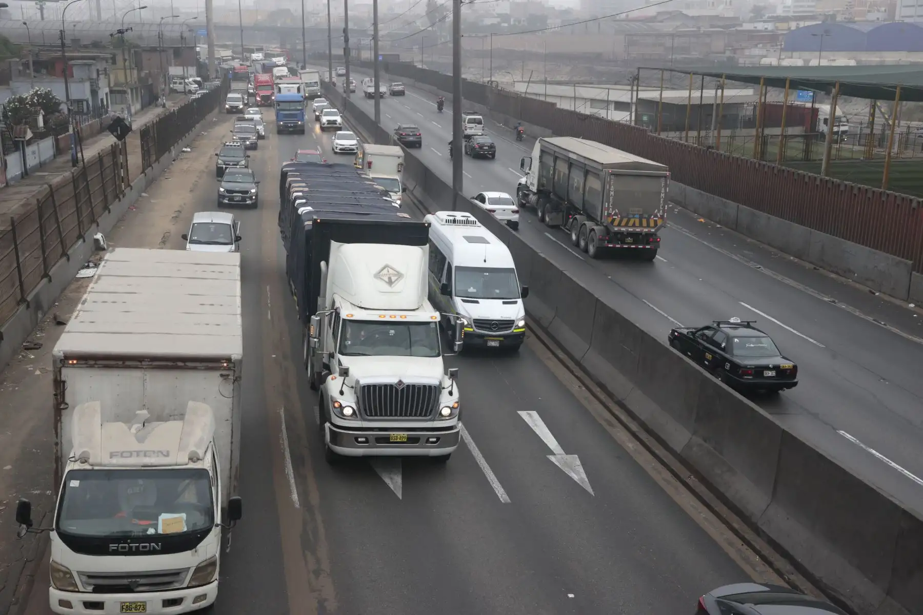 Camiones de alto tonelaje elevan presión sobre puentes críticos en la Carretera Central