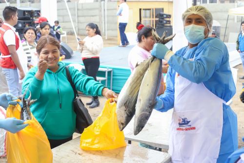Midis entrega más de 6 toneladas de pescado a ollas comunes y comedores populares de Villa María del Triunfo
