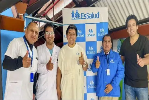 El equipo médico actuó de inmediato y realizó una toracotomía, una cirugía altamente especializada que permitió extraer el objeto incrustado y reparar los órganos y tejidos comprometidos.