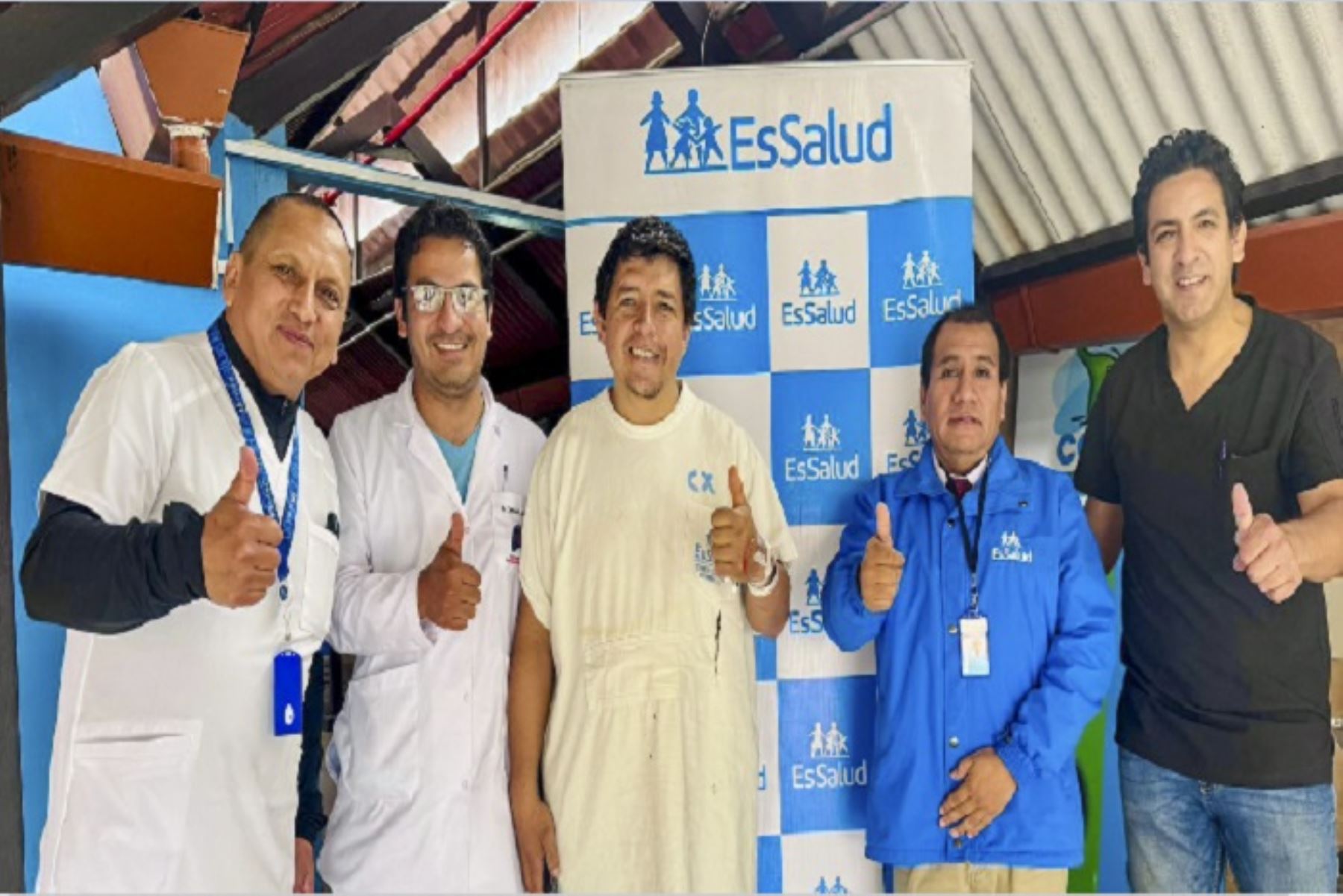 El equipo médico actuó de inmediato y realizó una toracotomía, una cirugía altamente especializada que permitió extraer el objeto incrustado y reparar los órganos y tejidos comprometidos.