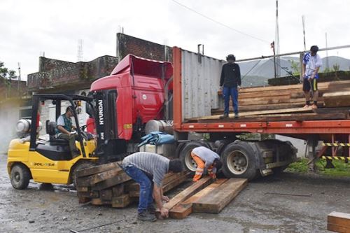 Personal del Serfor en Puno decomisó madera de procedencia ilegal. Foto: SERFOR/Difusión.