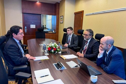 El viceministro de Gobernanza Territorial de la Presidencia del Consejo de Ministros (PCM), Juan Haro, reiteró el compromiso del Perú con la adhesión a la Organización para la Cooperación y el Desarrollo Económicos (OCDE), ), en reunión con la Secretaría Técnica del Comité de Políticas de Desarrollo Regional de ese organismo.