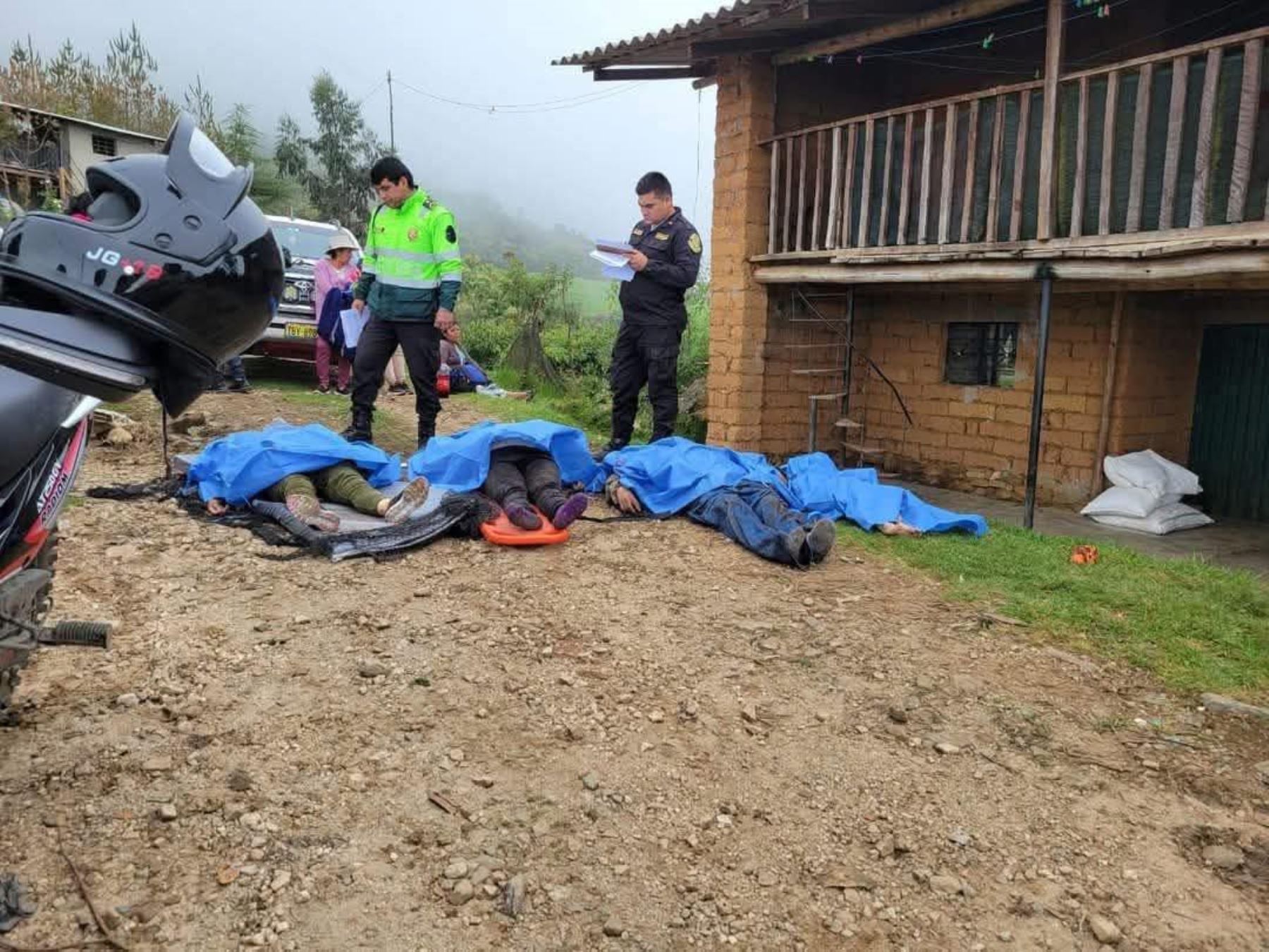 Cuatro miembros de una familia perdieron la vida luego que el vehículo en que viajaban sufriera un despiste y cayó a un abismo en la provincia de Otuzco, región La Libertad. ANDINA/Difusión