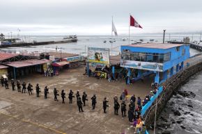 Tras fuerte enfrentamiento, autoridades recuperaron espacio público en terminal pesquero de Chorrillos. Un sector de la Costa Verde ha sido cerrado. Fotos: ANDINA/Braian Reyna