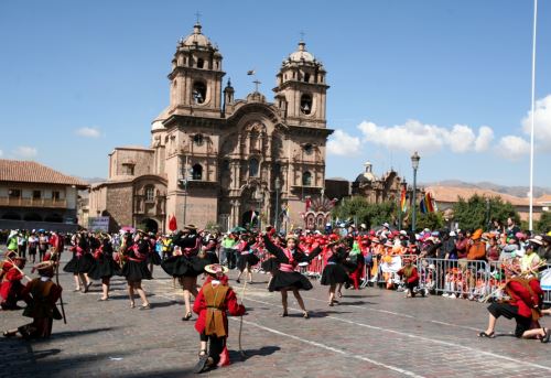 Junio es el mes estelar en Cusco. La ciudad imperial se viste de fiesta para celebrar su mes jubilar con diversas actividades como desfiles, danzas y el espectacular Inti Raymi. ANDINA/Percy Hurtado Santillán