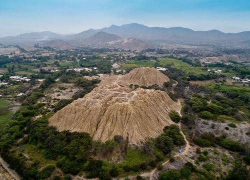 Huaca Rajada - Sipán es un importante sitio arqueológico de la cultura Moche, ubicado en Lambayeque. Este lugar saltó a la fama por ser el lugar donde el arqueólogo peruano Walter Alva y su equipo encontraron en 1987 la tumba del Señor de Sipán. ANDINA/Difusión