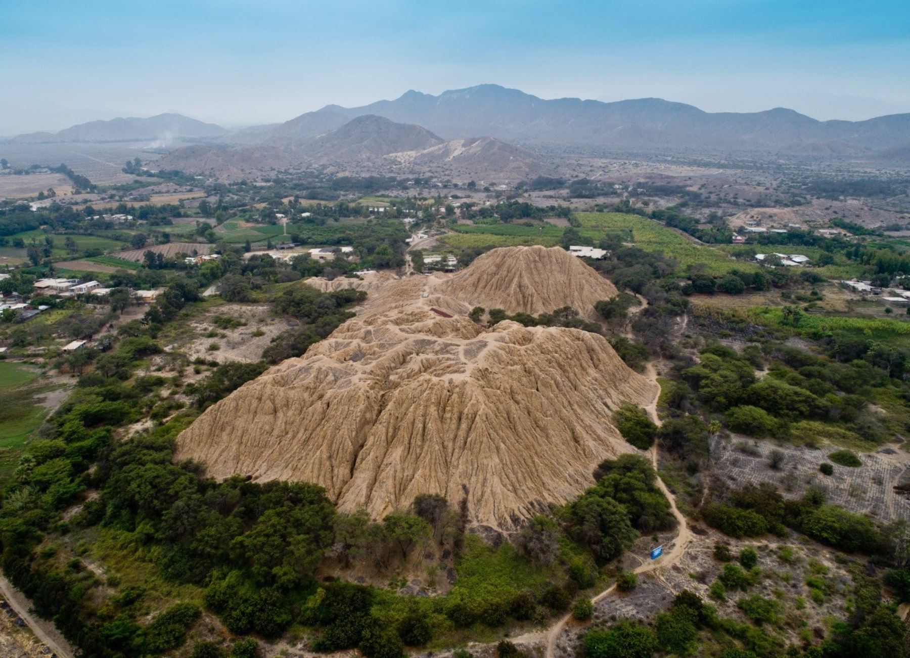 Huaca Rajada-Sipán es un importante sitio arqueológico de la cultura Moche, ubicado en Lambayeque. Este lugar saltó a la fama por ser el lugar donde el arqueólogo peruano Walter Alva y su equipo encontraron en 1987 la tumba del Señor de Sipán. Foto: ANDINA/difusión.