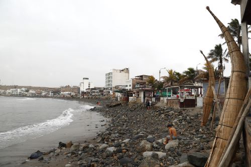 Playa de Huanchaco, en Trujillo. Foto: ANDINA/Daniel Bracamonte