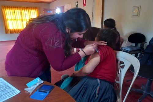 Cusco: cerca de 30 adultos mayores fueron vacunados contra influenza en Tambo Uray Ayllu
