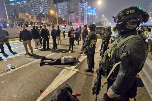 SUAT y Dirincri neutralizan presuntos raqueteros tras persecución y tiroteo en la Vía Expresa
