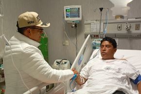 Titular del Mininter visitó en el hospital a efectivos heridos, y aseguró que tienen todo el respaldo moral y legal del Gobierno y la PNP. Foto Difusión