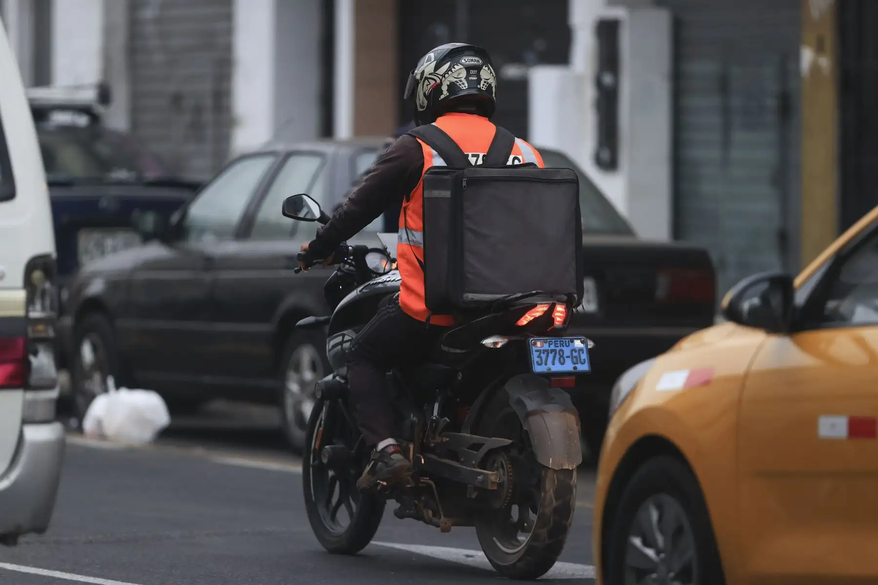 A partir de este jueves 22 de mayo es obligatorio el uso del casco certificado y chaleco retroreflectante para motociclistas de Lima Metropolitana y Callao, zonas actualmente declaradas en estado de emergencia. Foto: ANDINA/Jhonel Rodríguez Robles