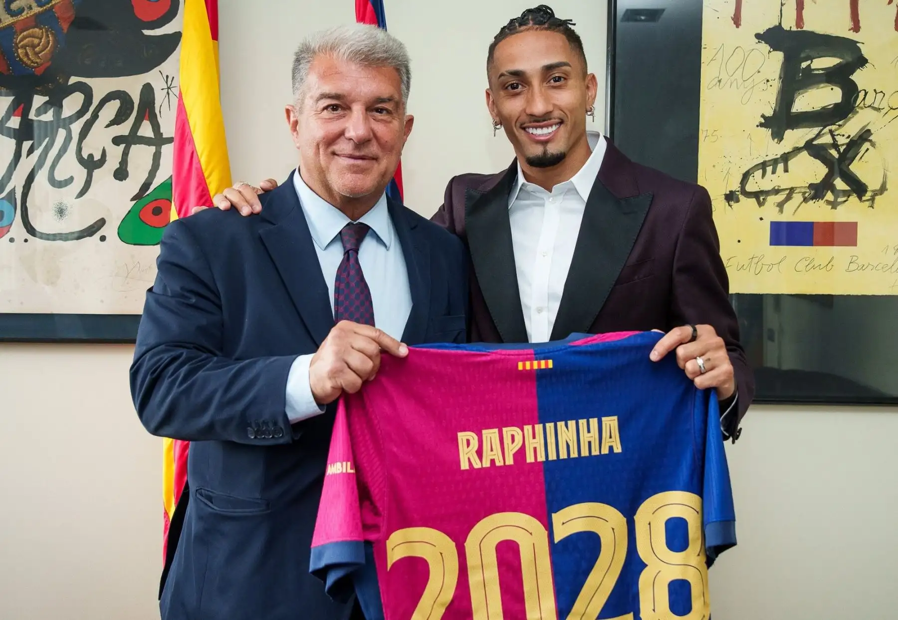 Raphinha  seguirá en el Barcelona por tres años más
