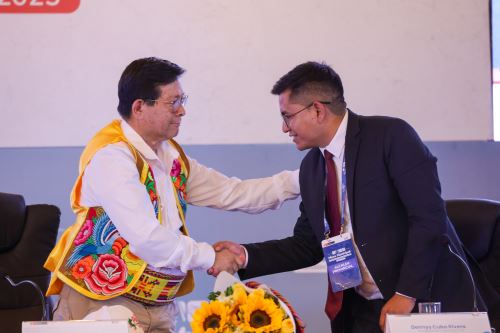 Premier Eduardo Arana preside Mesa Municipal en Huancayo