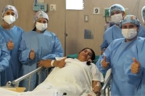 La paciente compartió un emotivo agradecimiento hacia los médicos y a todo el equipo asistencial del hospital de Jaén. Foto: Minsa