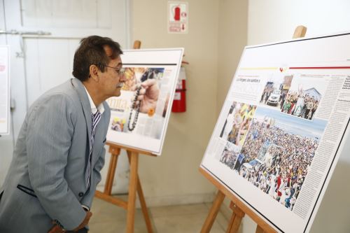 La muestra fue inaugurada con la participación del director de Medios Periodísticos, Félix Paz; el gerente de Publicaciones Oficiales, Ricardo Montero; el titular de la DDC La Libertad, David Calderón de los Ríos; y la gerente regional de Comercio Exterior y Turismo, Angélica Villanueva.ANDINA/Daniel Bracamonte