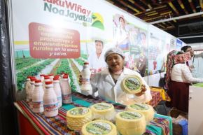 Titular del Midis, Leslie Urteaga, participó este mediodía en la inauguración del III Salón del Queso Peruano, donde emprendedores de todo el país exhiben sus productos lácteos y acceden a nuevos mercados.