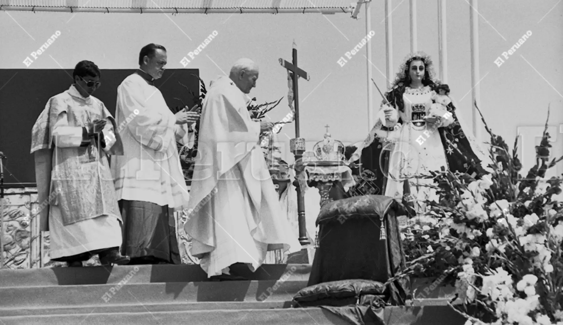 Arequipa - 2 feb 1985 / En su segundo día de visita oficial al Perú el Papa Juan Pablo II canonizó a Sor Ana Monteagudo y coronó la imagen de la Virgen de Chapi, patrona de Arequipa. Foto: Archivo Histórico El Peruano