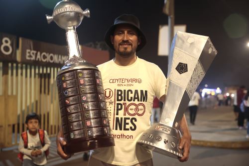 La pasión crema se hace sentir: hinchas de Universitario llegan al Monumental para alentar a su equipo