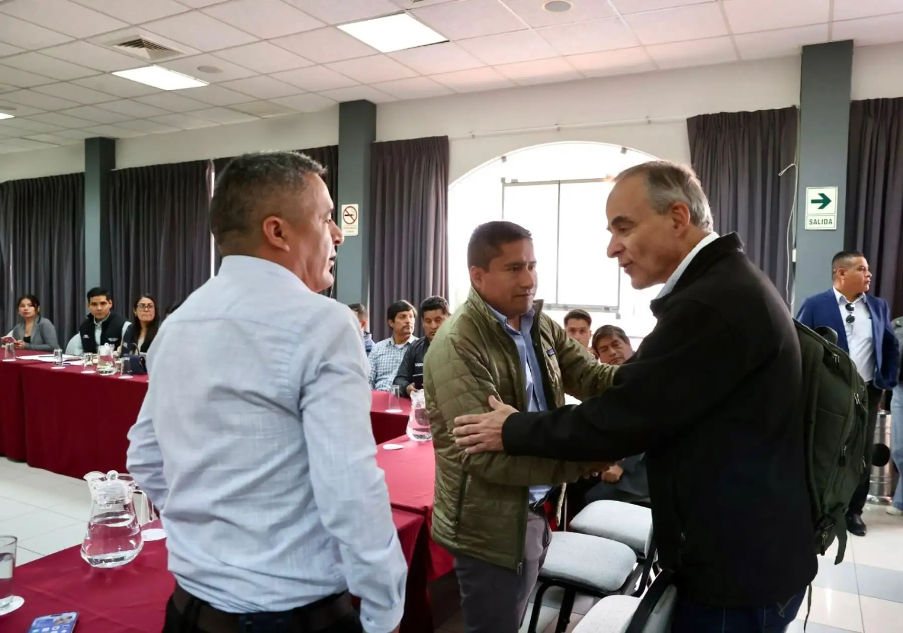 Ministro de Energía y Minas, Jorge Montero, se reunió con autoridades y representantes de la provincia de Pataz para establecer una mesa de desarrollo. ANDINA/Difusión