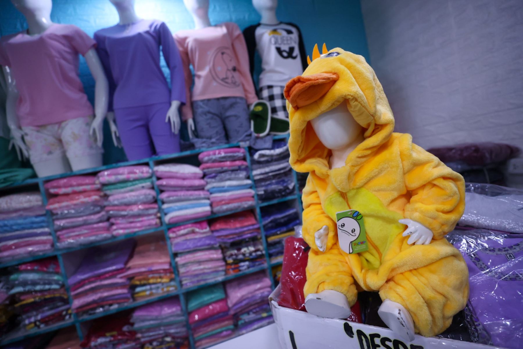 Emporio de Gamarra lanza la colección de prendas de otoño invierno para esta temporada. Pijamas, buzos, casacas, frazadas y hasta ropa abrigadora para mascotas.Fotos: ANDINA/Juan Carlos Guzmán Negrini