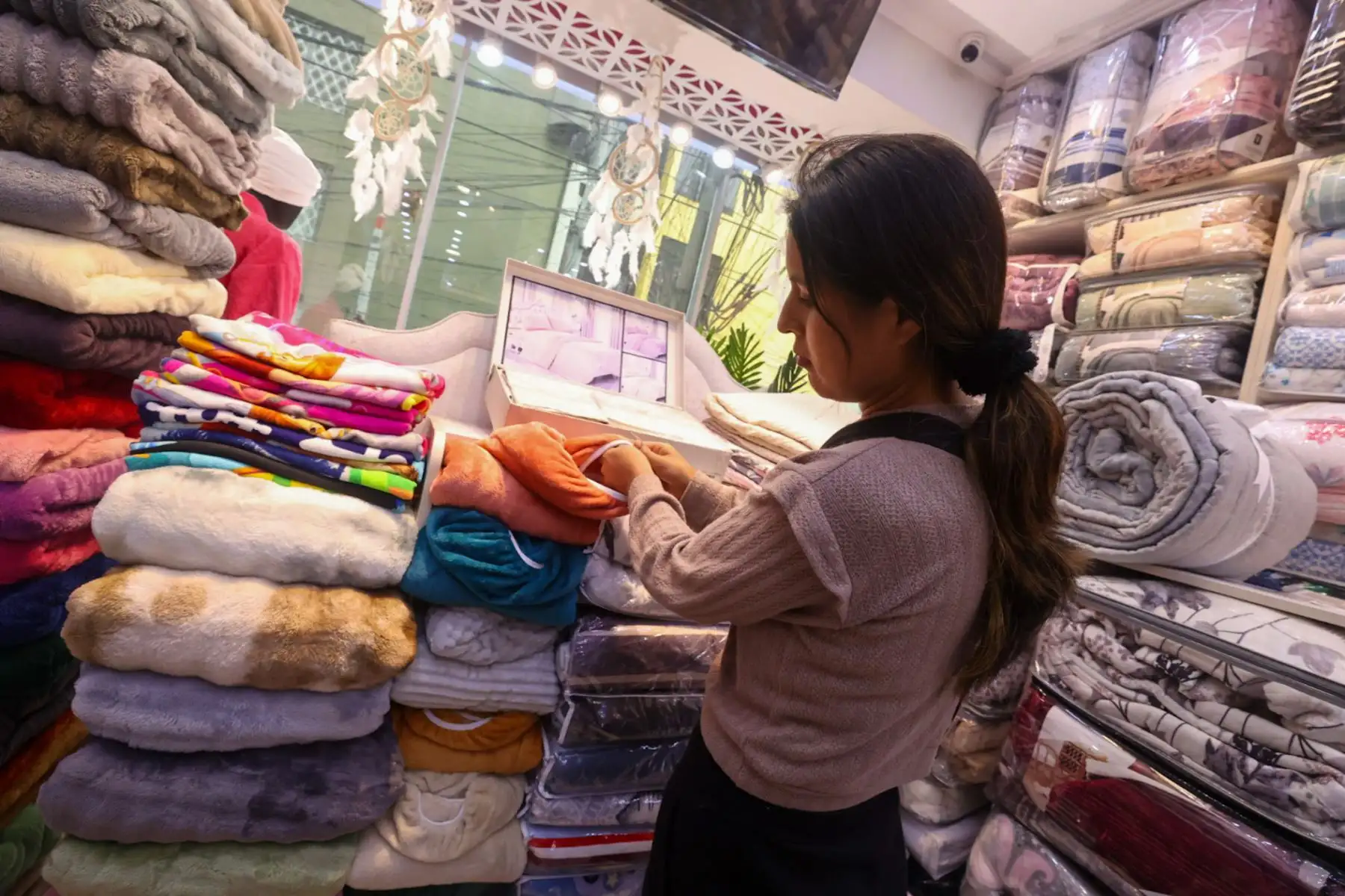 Es importante organizar el stock de productos para atender la mayor demanda en temporadas altas. Foto: ANDINA/Juan Carlos Guzmán.