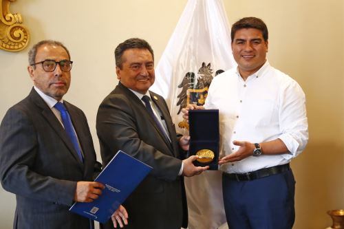 Diario El Peruano recibió reconocimiento especial de la Municipalidad de Trujillo por su Bicentenario