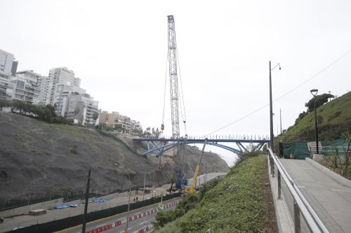 Cierre de la bajada Armendáriz por desmontaje de grúa