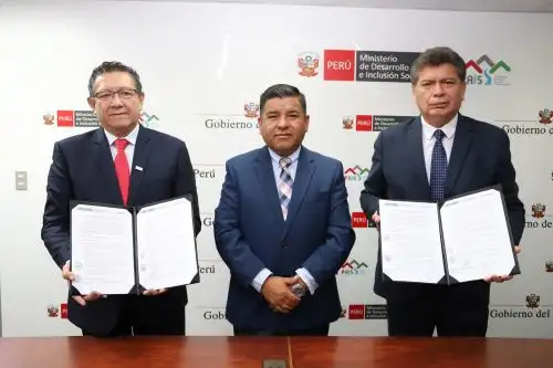El convenio de cooperación interinstitucional fue suscrito hoy entre el Programa Nacional PAIS y MSH Perú. Foto: Midis