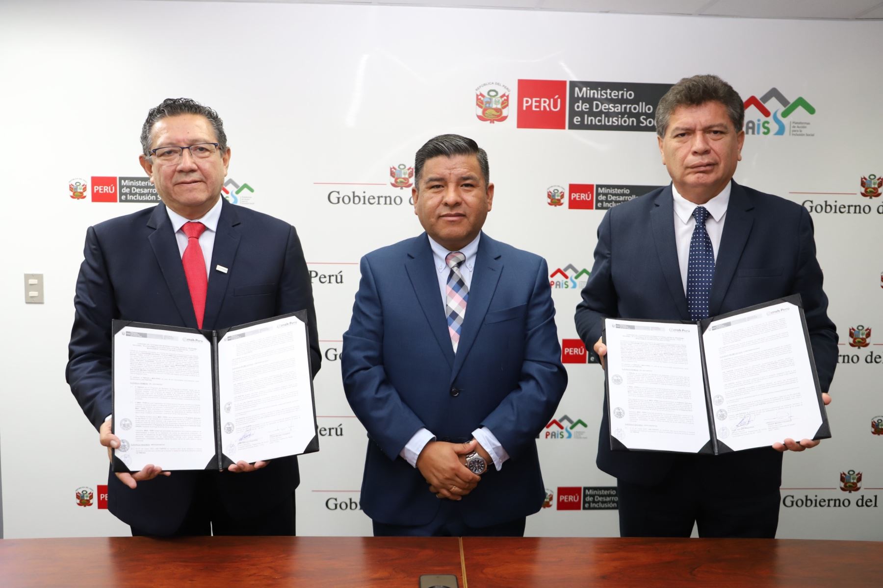 El convenio de cooperación interinstitucional fue suscrito hoy entre el Programa Nacional PAIS y MSH Perú. Foto: Midis