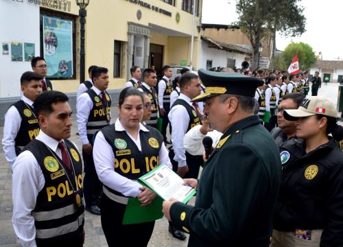El jefe del Frente Policial Cajamarca, general PNP Walter Calla, reconoció labor de 65 oficiales y suboficiales de la Divincri que resolvieron varios casos de sicariato y extorsión registrados en dicha región. ANDINA/Difusión