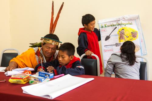 “Se puede llegar a acumular hasta 1,500 soles adicionales si se labora en las zonas más alejadas y en el servicio de educación intercultural bilingüe”, destaca el Minedu. Foto: ANDINA/Difusión