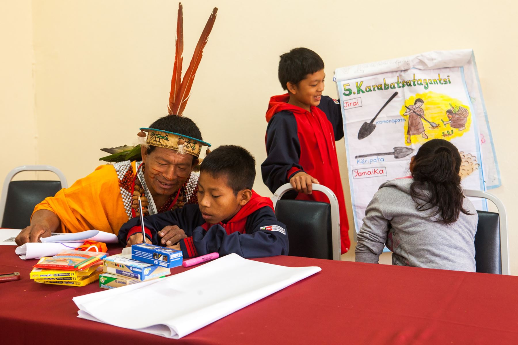 “Se puede llegar a acumular hasta 1,500 soles adicionales si se labora en las zonas más alejadas y en el servicio de educación intercultural bilingüe”, destaca el Minedu. Foto: ANDINA/Difusión