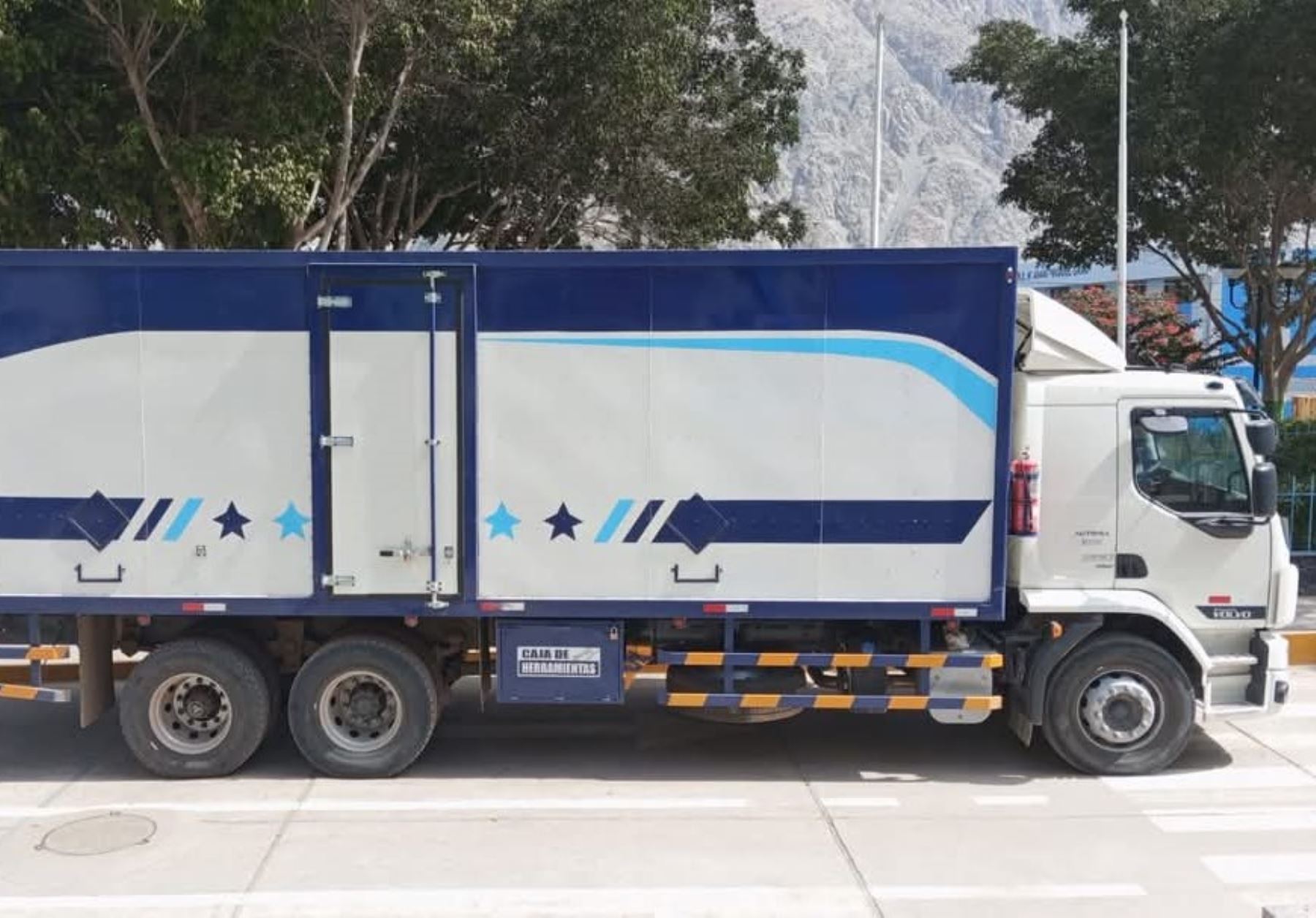 Los explosivos eran trasladados en este vehículo. La intervención de las autoridades se realizó en el centro poblado de Piuca, en Arequipa, y se investiga si tenía como destino la minería ilegal.