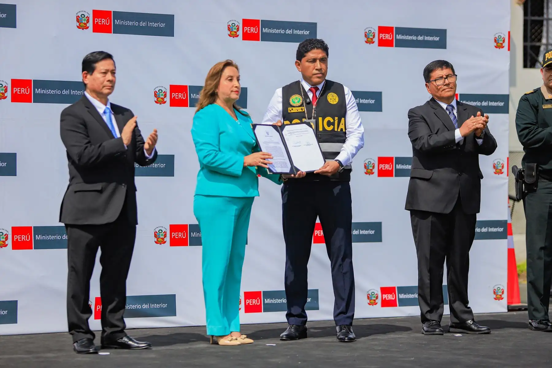 Ceremonia de felicitación por resolución suprema a 47 efectivos policiales. Foto: ANDINA/Prensa Presidencia