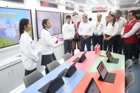 Más de 57 000 estudiantes se benefician de programas, equipamiento y formación para una educación de calidad.
