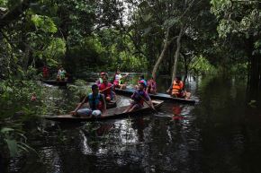 En Iquitos, un grupo de niños y adolescentes de la región Loreto lucha contra la contaminación y la deforestación. Foto: EFE