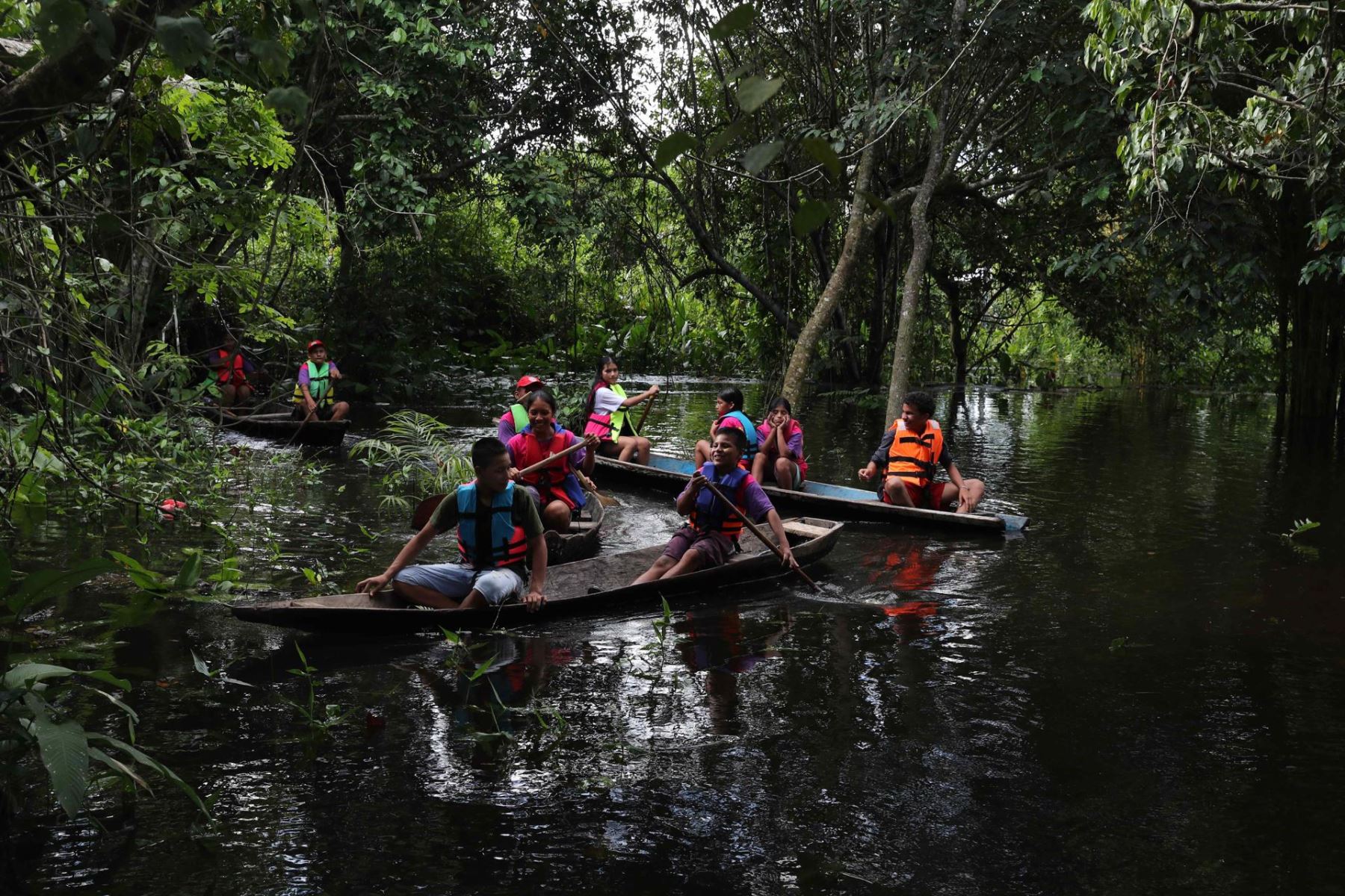 En Iquitos, un grupo de niños y adolescentes de la región Loreto lucha contra la contaminación y la deforestación. Foto: EFE