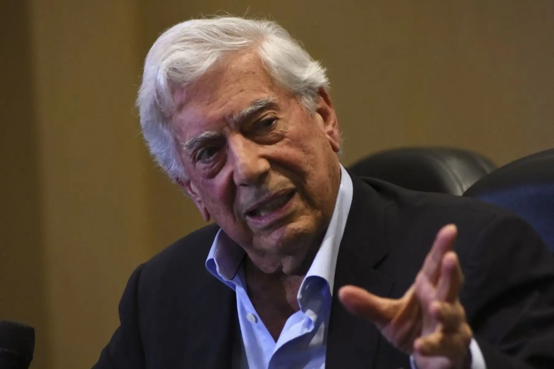 A cuerpo de virrey es un testimonio literario que celebra la vida y obra de Vargas Llosa, al tiempo que ofrece un retrato íntimo de su Perú natal, real e imaginado Foto: AFP