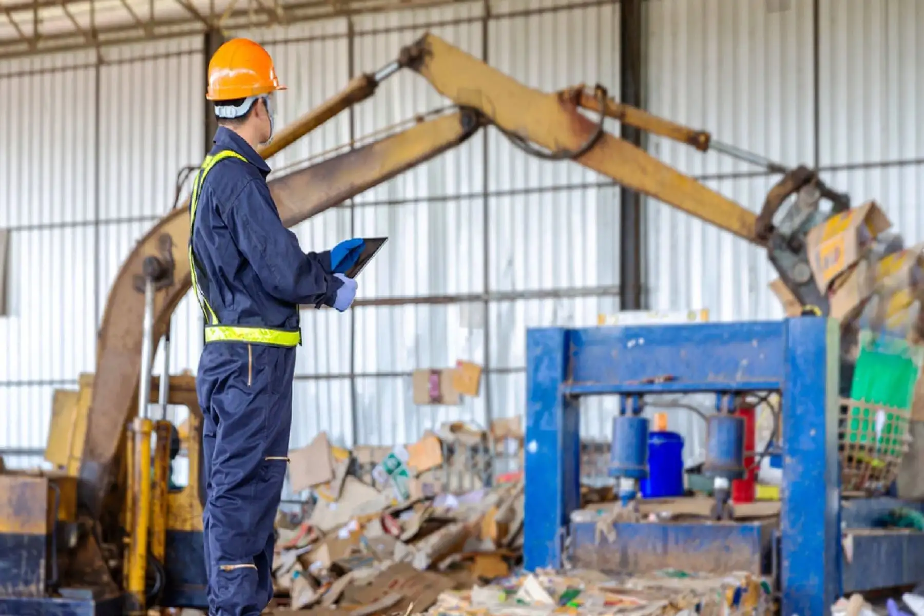 Recicladores deben realizar su trabajo con adecuados equipos de protección personal. Cortesía Sunafil