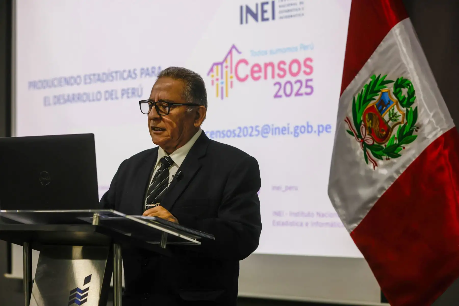 El Instituto Nacional de Estadística e Informática (INEI) presentó los resultados de la Encuesta Demográfica y de Salud Familiar 2024 en un evento que reunió a destacados representantes del sector salud. La exposición estuvo a cargo de Gaspar Morán, jefe del INEI, acompañado por Eric Peña, viceministro de salud pública del MINSA, Hugo González del UNFPA y un representante de la OPS/OMS, quienes destacaron la relevancia de los hallazgos para las políticas públicas.