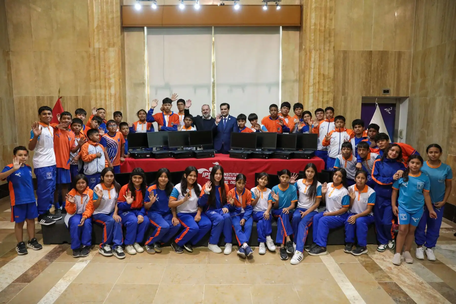 El Centro Educativo Deportivo Experimental (CEDE) ‘Julia Sánchez Deza’, ya cuenta con moderna sala de cómputo.