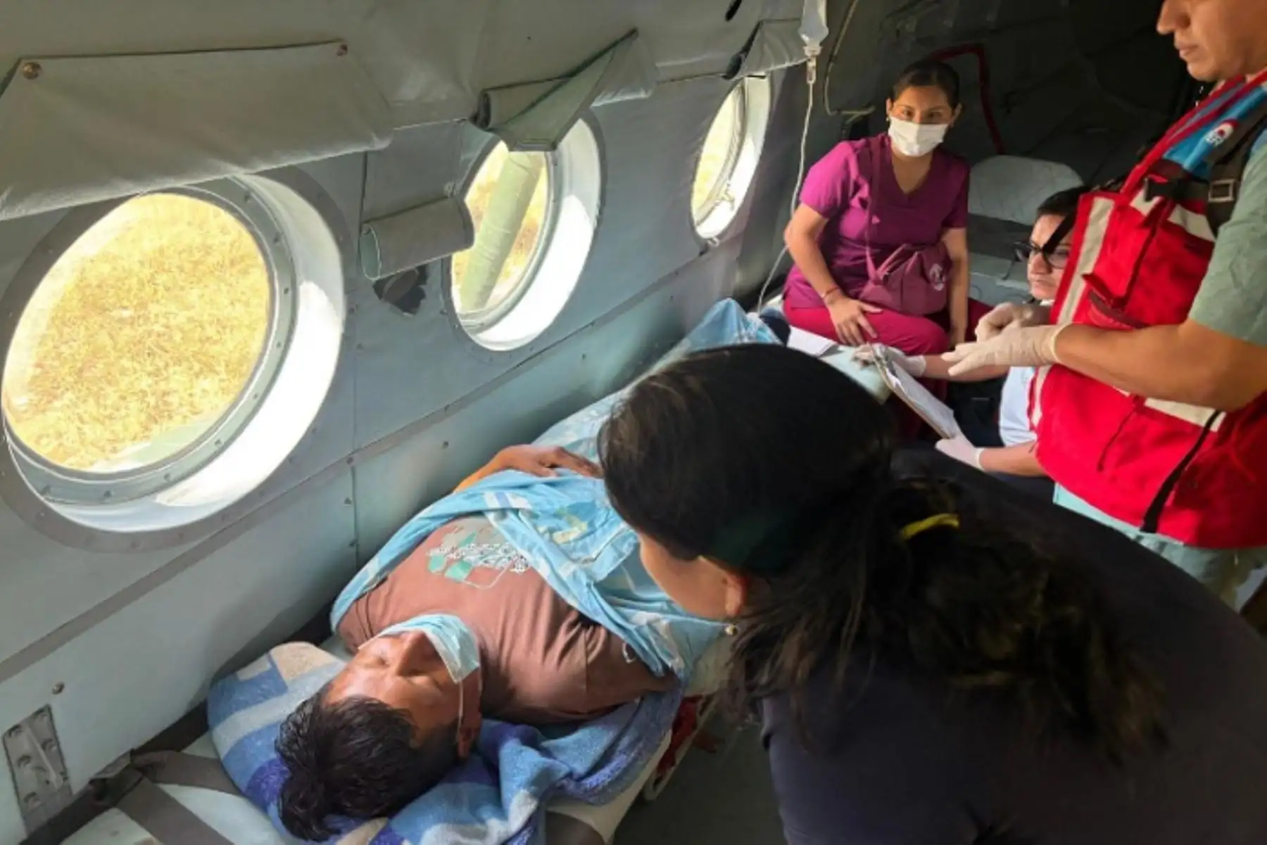 Gracias a la rápida reacción del personal militar y al despliegue oportuno de un helicóptero de la Aviación del Ejército, el ciudadano de la comunidad nativa de Sijíak fue trasladado con prontitud y seguridad hasta la ciudad de Bagua.