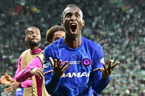 Chelsea remontó 4-1 al Real Betis y se coronó campeón de la Conference League