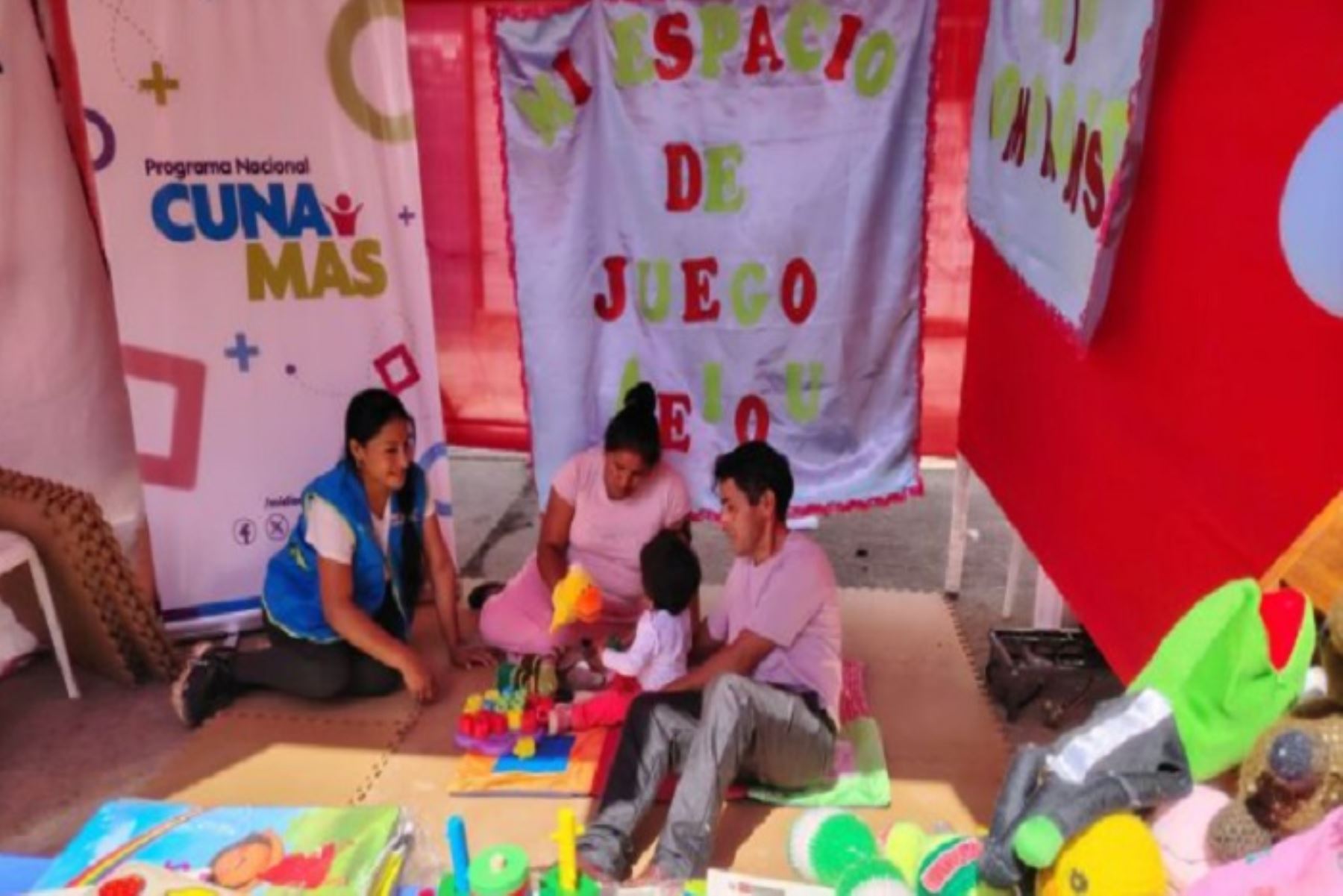 En el Vraem, Cuna Más brinda atención a 8355 niños en el SCD; en tanto, en el SAF presta acompañamiento a 7666 familias.